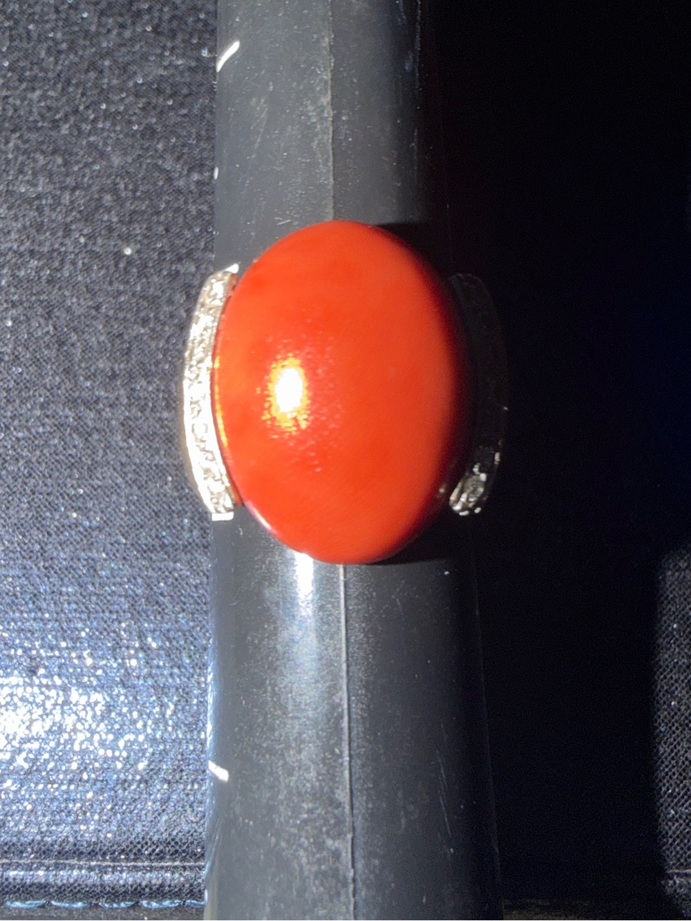 Vintage 18K GOLD Cabochon Coral with 15 Genuine Diamonds - Picture 6 of 13